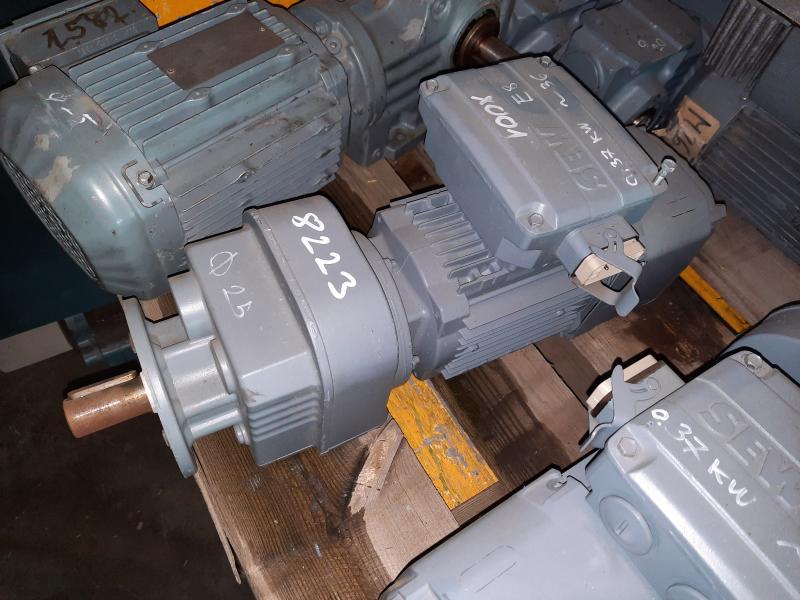 SEW-EURODRIVE RF27 hajtóműves villanymotor – 0,37 kW, 36 fordulat/perc