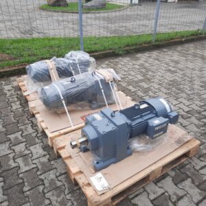 Új Sew hajtóművek (azonosító: 4571-73)teljesítmény: 7,5 kW, ford.:34/p