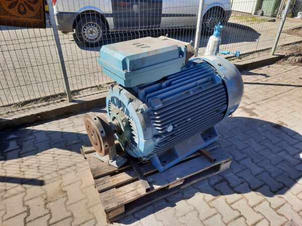 ABB villanymotor (azonosító: 5209) teljesítmény: 355 kW, 1487 fordulat/perc