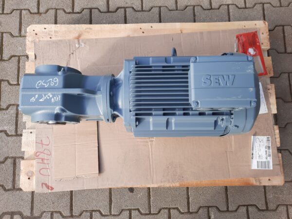 Új Sew hajtóművek (azonosító: 6230-6233) 11kW, 93 fordulat/perc - Image 3