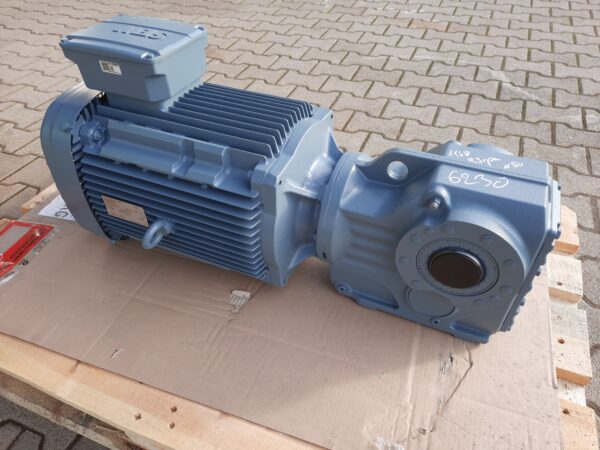 Új Sew hajtóművek (azonosító: 6230-6233) 11kW, 93 fordulat/perc - Image 4