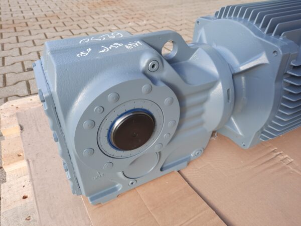 Új Sew hajtóművek (azonosító: 6230-6233) 11kW, 93 fordulat/perc - Image 6