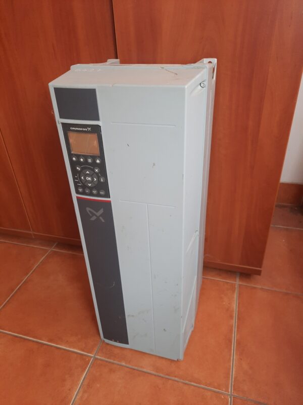 Grundfos frekvenciaváltó (azonosító: 6427) teljesítmény: 22kW