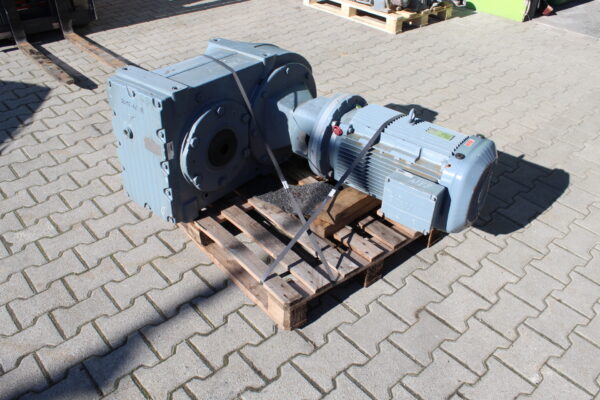 Sew hajtómű (azonosító: 4188) teljesítmény: 15 kW, fordulat: 25 ford./perc - Image 6