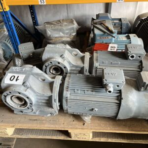 Sew hajtóművek (azonosító: B5996-97) teljesítmény:5,5kW, 63 fordulat/perc