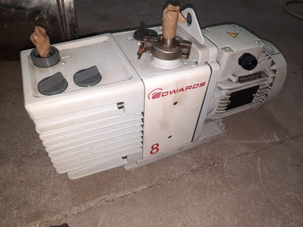 Edwards RV8 vákuumszivattyú () teljesítmény: 0,55kW