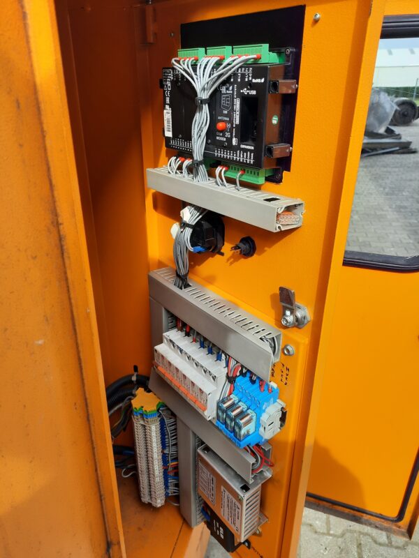 EMSA aggregátor 110kVA 88kW védőburkolattal (azonosító: 6445) - Image 7