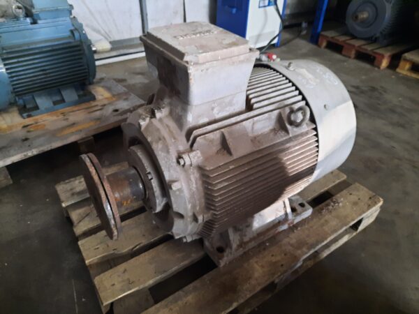 Siemens villanymotor (azonosító: 6890) teljesítmény: 75kW, fordulat: 1480