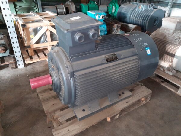 Új villanymotor (azonosító: 6889) teljesítmény: 90kW, fordulat: 980