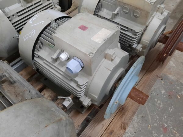 Siemens villanymotor (azonosító:6093) teljesítmény: 15kW, fordulat: 1460