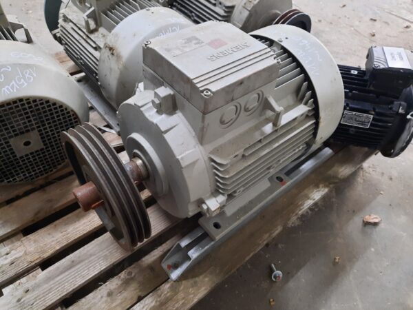 Siemens villanymotor (azonosító:6094) teljesítmény: 11kW, fordulat: 1460