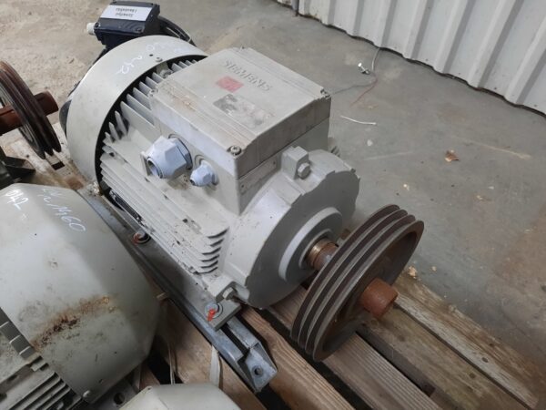 Siemens villanymotor (azonosító:6094) teljesítmény: 11kW, fordulat: 1460 - Image 3