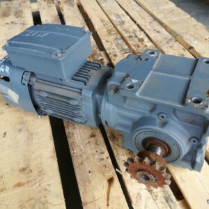 Sew hajtómű (azonosító: 3559-3560) teljesítmény: 0,55 kW, fordulat: 36 fordulat/perc