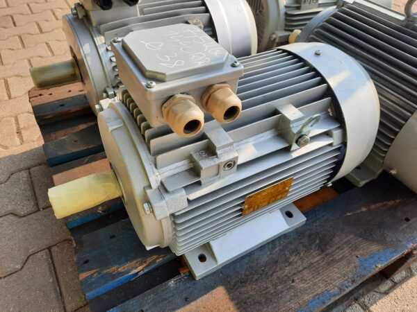 Seipee villanymotor (azonosító: 7338), teljesítmény: 7,5kW ford.: 1440